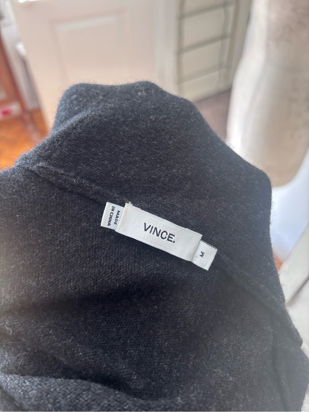 Vince cashmere blend super flattering turtleneck - Picture 7 of 8
